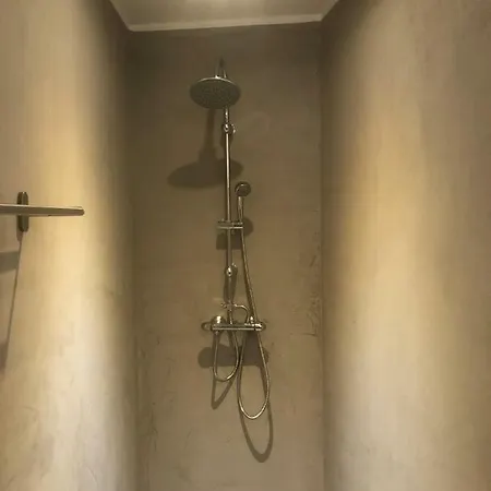 Lulu Philipp Coté Cour *